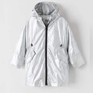 ZARA metallic jacket with zip, pockets and hood, for girls 9 years old.